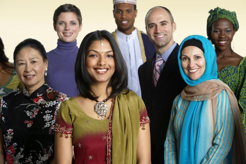 Groupe de personnes de différentes cultures